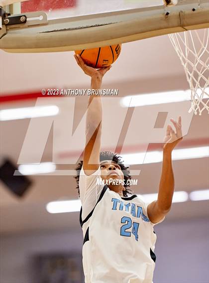 Thumbnail 1 in Burbank vs. Chavez (Cordova Christmas Tournament) photogallery.