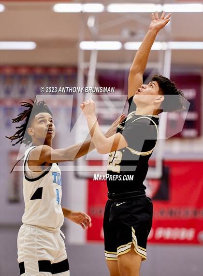 Thumbnail 1 in Burbank vs. Chavez (Cordova Christmas Tournament) photogallery.