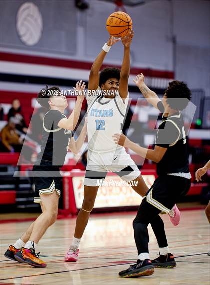 Thumbnail 1 in Burbank vs. Chavez (Cordova Christmas Tournament) photogallery.