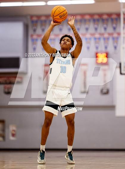Thumbnail 1 in Burbank vs. Chavez (Cordova Christmas Tournament) photogallery.