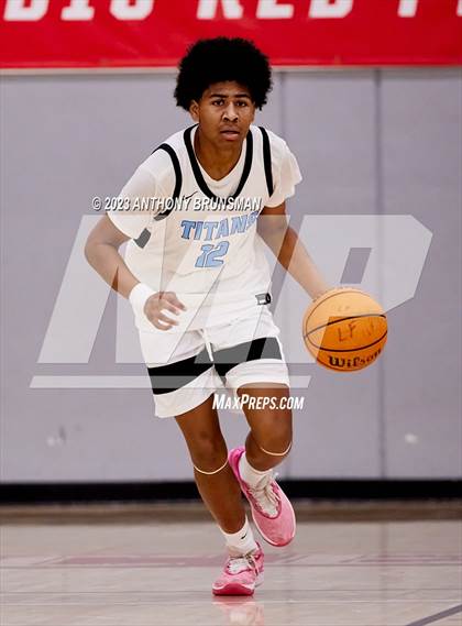 Thumbnail 3 in Burbank vs. Chavez (Cordova Christmas Tournament) photogallery.