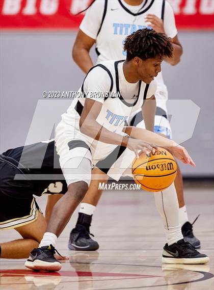 Thumbnail 2 in Burbank vs. Chavez (Cordova Christmas Tournament) photogallery.