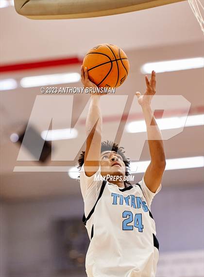 Thumbnail 3 in Burbank vs. Chavez (Cordova Christmas Tournament) photogallery.