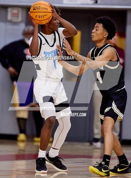 Thumbnail 1 in Burbank vs. Chavez (Cordova Christmas Tournament) photogallery.