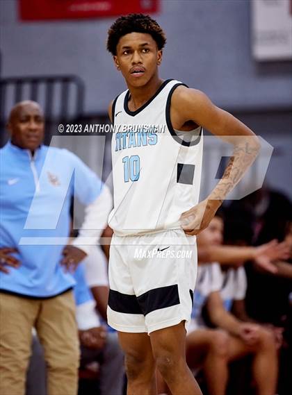 Thumbnail 1 in Burbank vs. Chavez (Cordova Christmas Tournament) photogallery.
