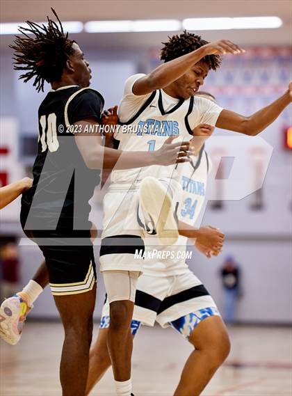 Thumbnail 3 in Burbank vs. Chavez (Cordova Christmas Tournament) photogallery.