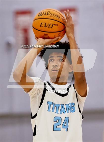 Thumbnail 1 in Burbank vs. Chavez (Cordova Christmas Tournament) photogallery.