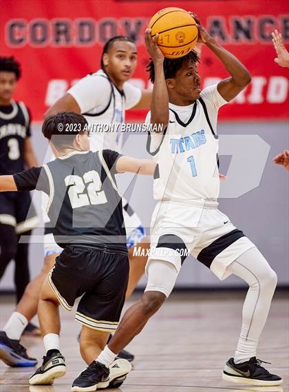 Thumbnail 1 in Burbank vs. Chavez (Cordova Christmas Tournament) photogallery.