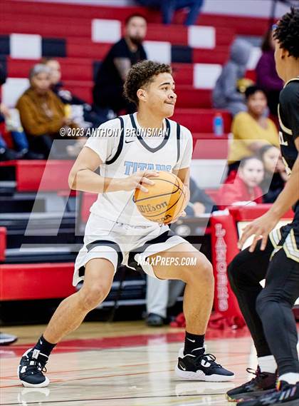 Thumbnail 1 in Burbank vs. Chavez (Cordova Christmas Tournament) photogallery.