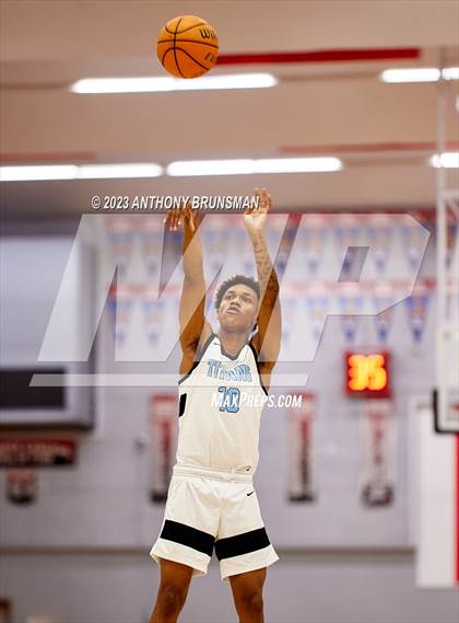 Thumbnail 2 in Burbank vs. Chavez (Cordova Christmas Tournament) photogallery.