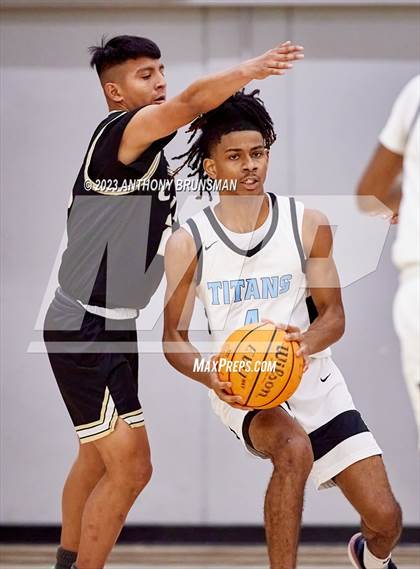 Thumbnail 1 in Burbank vs. Chavez (Cordova Christmas Tournament) photogallery.