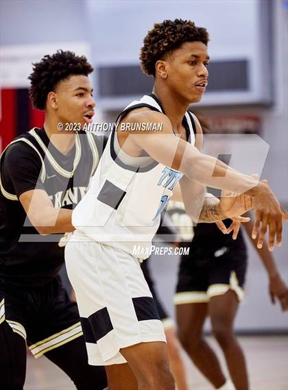 Thumbnail 2 in Burbank vs. Chavez (Cordova Christmas Tournament) photogallery.