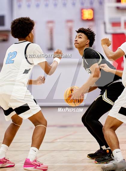 Thumbnail 3 in Burbank vs. Chavez (Cordova Christmas Tournament) photogallery.