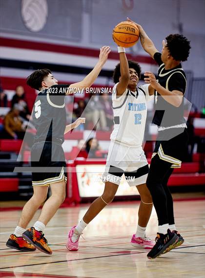 Thumbnail 2 in Burbank vs. Chavez (Cordova Christmas Tournament) photogallery.