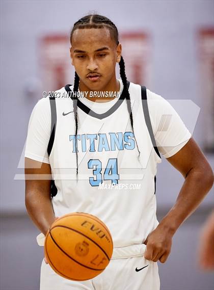 Thumbnail 3 in Burbank vs. Chavez (Cordova Christmas Tournament) photogallery.