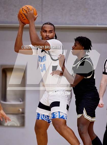 Thumbnail 2 in Burbank vs. Chavez (Cordova Christmas Tournament) photogallery.