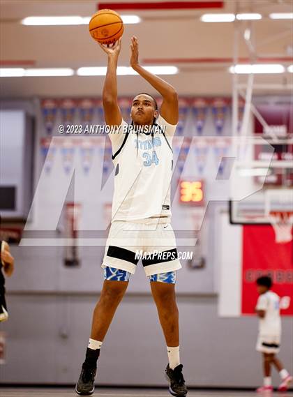 Thumbnail 3 in Burbank vs. Chavez (Cordova Christmas Tournament) photogallery.
