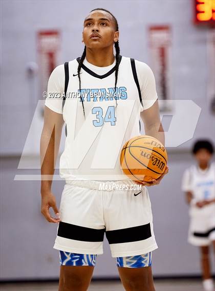 Thumbnail 1 in Burbank vs. Chavez (Cordova Christmas Tournament) photogallery.