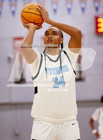 Thumbnail 2 in Burbank vs. Chavez (Cordova Christmas Tournament) photogallery.