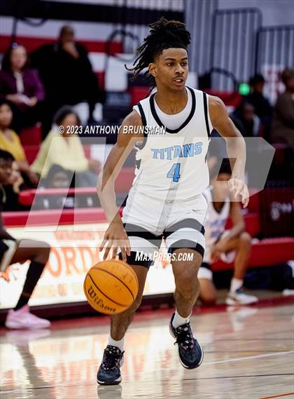 Thumbnail 1 in Burbank vs. Chavez (Cordova Christmas Tournament) photogallery.