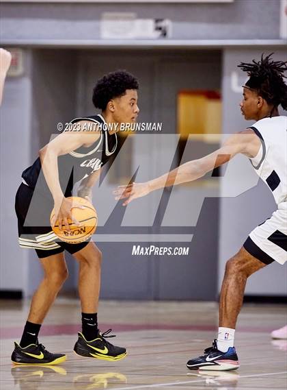 Thumbnail 3 in Burbank vs. Chavez (Cordova Christmas Tournament) photogallery.