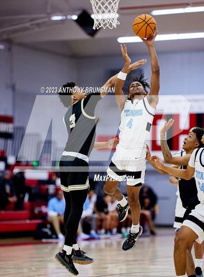 Thumbnail 2 in Burbank vs. Chavez (Cordova Christmas Tournament) photogallery.