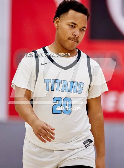 Thumbnail 1 in Burbank vs. Chavez (Cordova Christmas Tournament) photogallery.