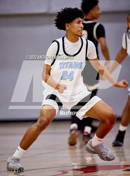 Thumbnail 2 in Burbank vs. Chavez (Cordova Christmas Tournament) photogallery.