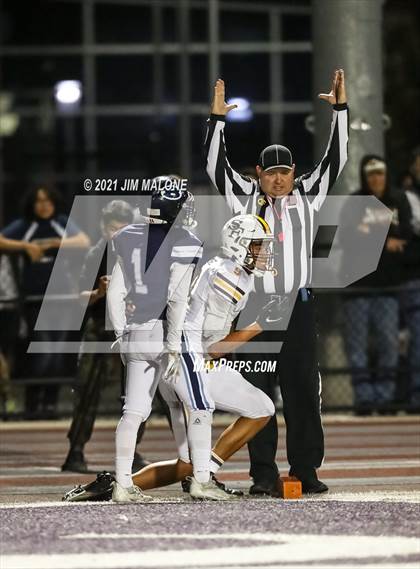 Thumbnail 3 in Saint Francis vs. Bellarmine College Prep photogallery.