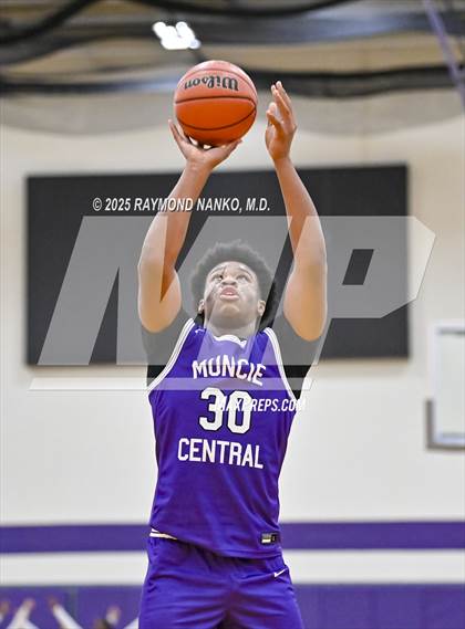 Thumbnail 3 in JV: Muncie Central @ Guerin Catholic photogallery.