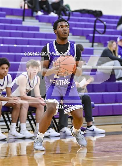 Thumbnail 1 in JV: Muncie Central @ Guerin Catholic photogallery.