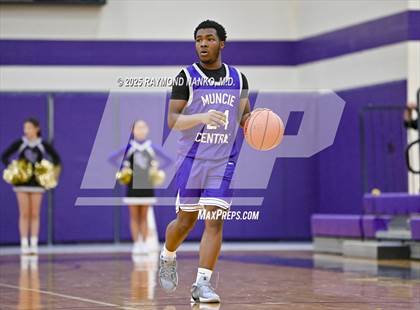 Thumbnail 2 in JV: Muncie Central @ Guerin Catholic photogallery.