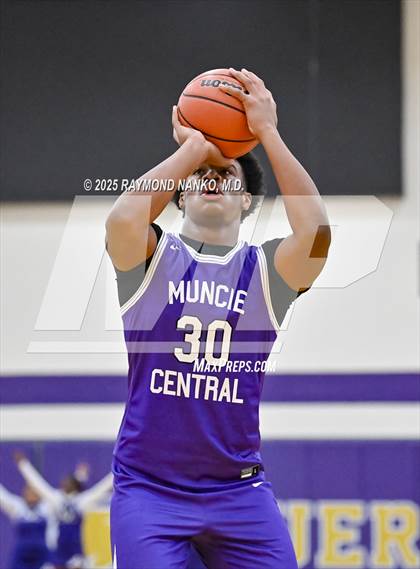 Thumbnail 1 in JV: Muncie Central @ Guerin Catholic photogallery.