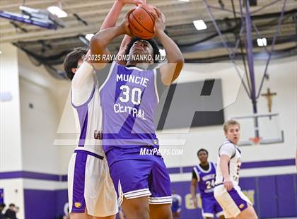 Thumbnail 2 in JV: Muncie Central @ Guerin Catholic photogallery.