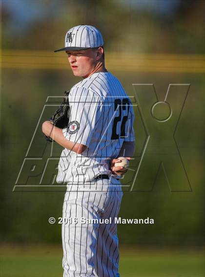 Thumbnail 3 in Harvard-Westlake vs Chaminade photogallery.