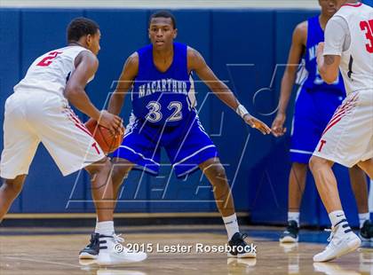 Thumbnail 2 in MacArthur vs Taft photogallery.