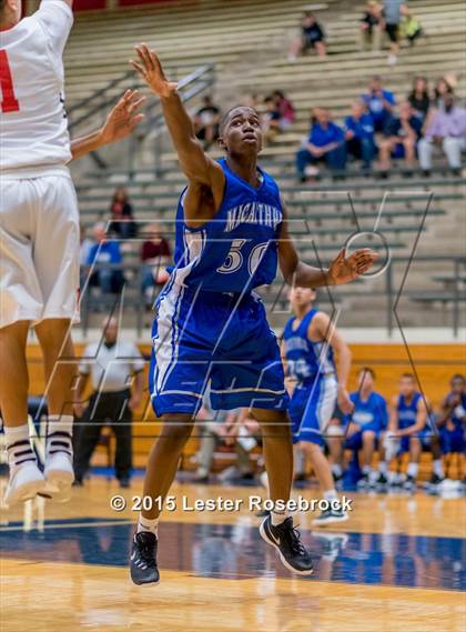 Thumbnail 3 in MacArthur vs Taft photogallery.