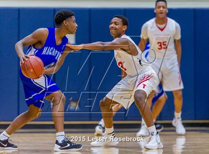 Thumbnail 3 in MacArthur vs Taft photogallery.