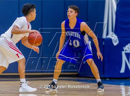 Thumbnail 1 in MacArthur vs Taft photogallery.