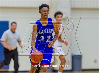 Thumbnail 1 in MacArthur vs Taft photogallery.