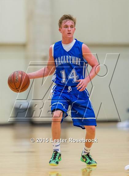 Thumbnail 2 in MacArthur vs Taft photogallery.