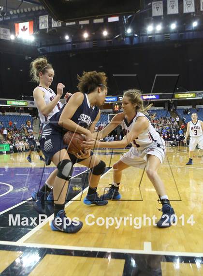 Thumbnail 2 in Justin-Siena vs. Sierra Canyon (CIF State D4 Final) photogallery.