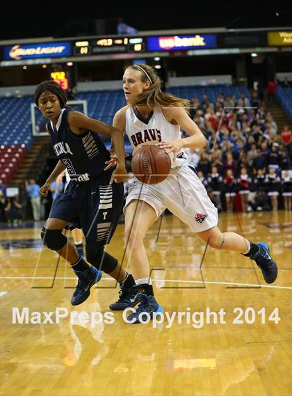 Thumbnail 2 in Justin-Siena vs. Sierra Canyon (CIF State D4 Final) photogallery.