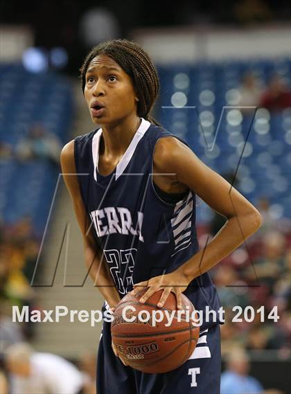 Thumbnail 3 in Justin-Siena vs. Sierra Canyon (CIF State D4 Final) photogallery.