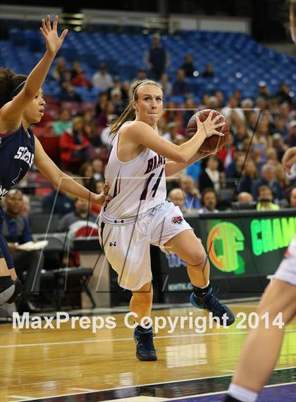 Thumbnail 1 in Justin-Siena vs. Sierra Canyon (CIF State D4 Final) photogallery.