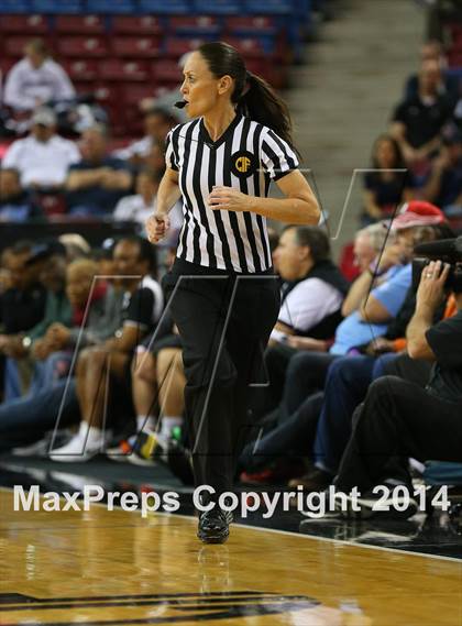 Thumbnail 2 in Justin-Siena vs. Sierra Canyon (CIF State D4 Final) photogallery.