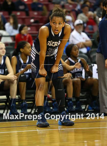 Thumbnail 2 in Justin-Siena vs. Sierra Canyon (CIF State D4 Final) photogallery.