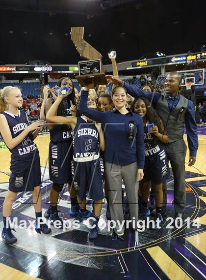 Thumbnail 3 in Justin-Siena vs. Sierra Canyon (CIF State D4 Final) photogallery.