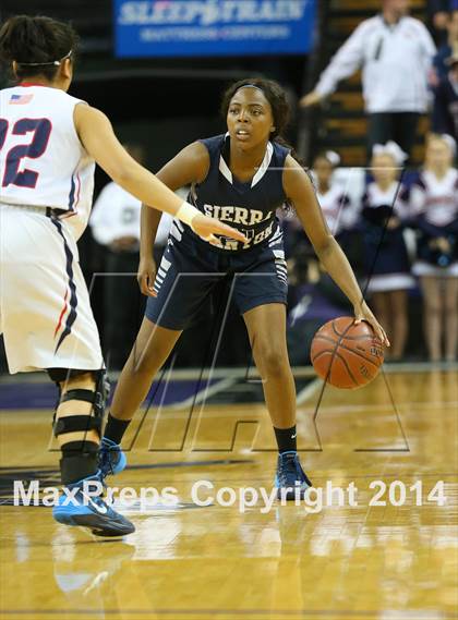 Thumbnail 2 in Justin-Siena vs. Sierra Canyon (CIF State D4 Final) photogallery.