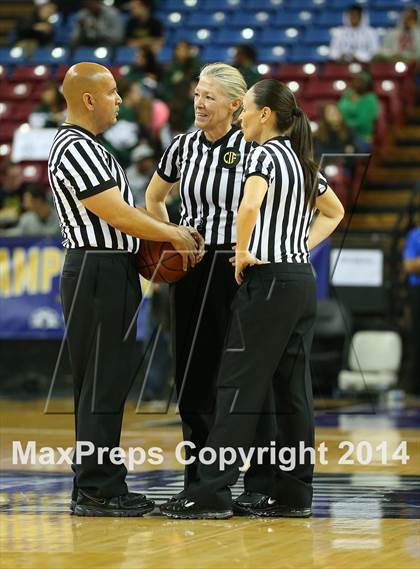 Thumbnail 3 in Justin-Siena vs. Sierra Canyon (CIF State D4 Final) photogallery.